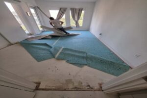 Floor Installers - Oak Custom Remodeling